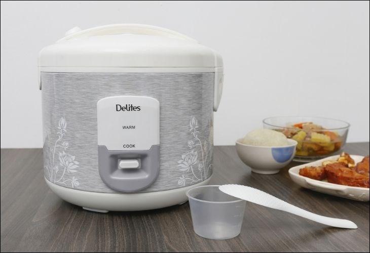 Nồi cơm điện nắp gài Delites 1.8 lít NCG1805 thiết kế nắp gài, chống trào