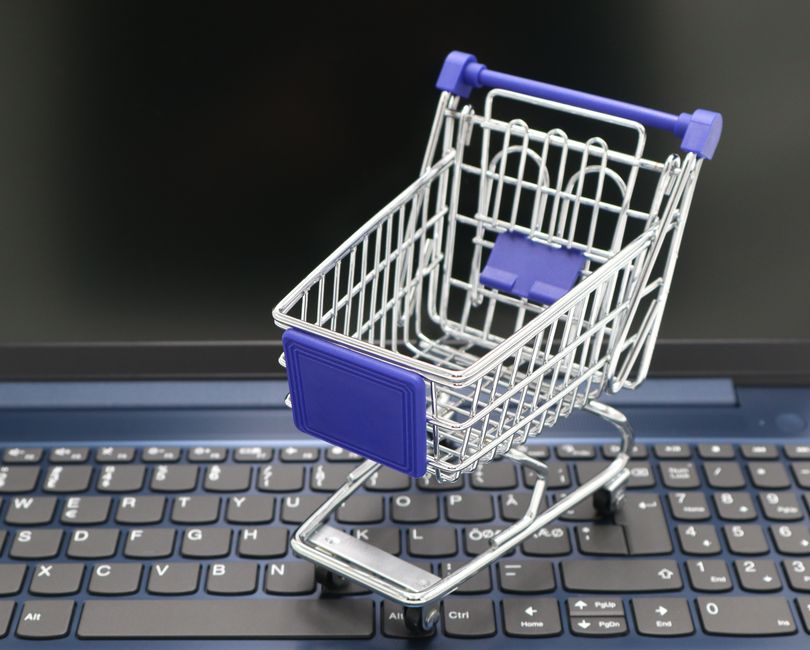 Hành Trình Tìm Kiếm Sản Phẩm Hoàn Hảo: Kinh Nghiệm Khám Phá Danh Mục Tại MuaBanOnline 3 Giao diện website thương mại điện tử với các danh mục sản phẩm được sắp xếp khoa học, giúp người dùng dễ dàng tìm kiếm
